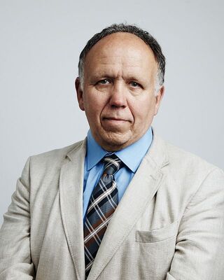 Alexander Baron von Engelhardt, business immigration lawyer, answers your questions about immigration and company formation in an initial consultation